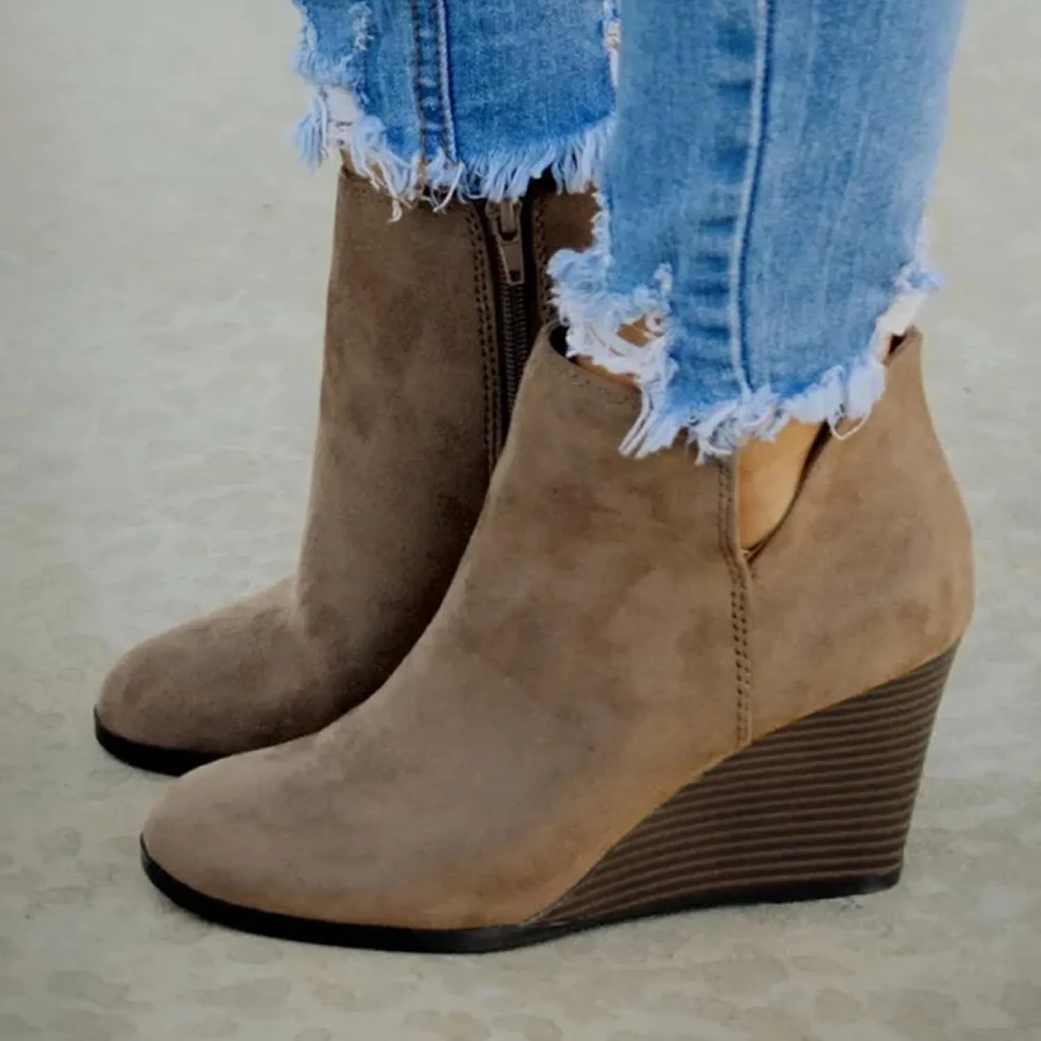Cathalem Ankle Booties for Women Retro Cutout Comfy Short Boots V Cut Wedges Ankle Boots Stacked Chunky Block Heels Shoes