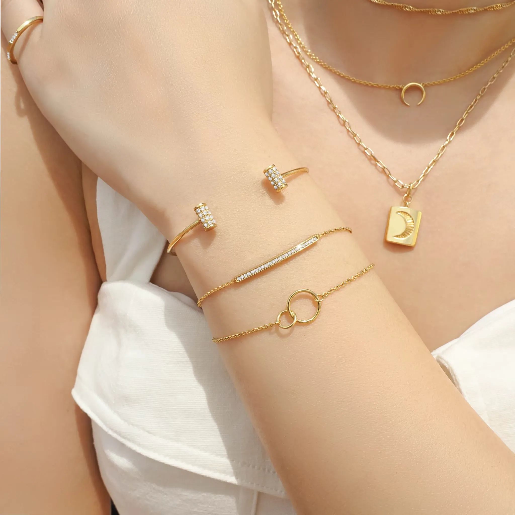 Sleek Crystal Bar Braclet